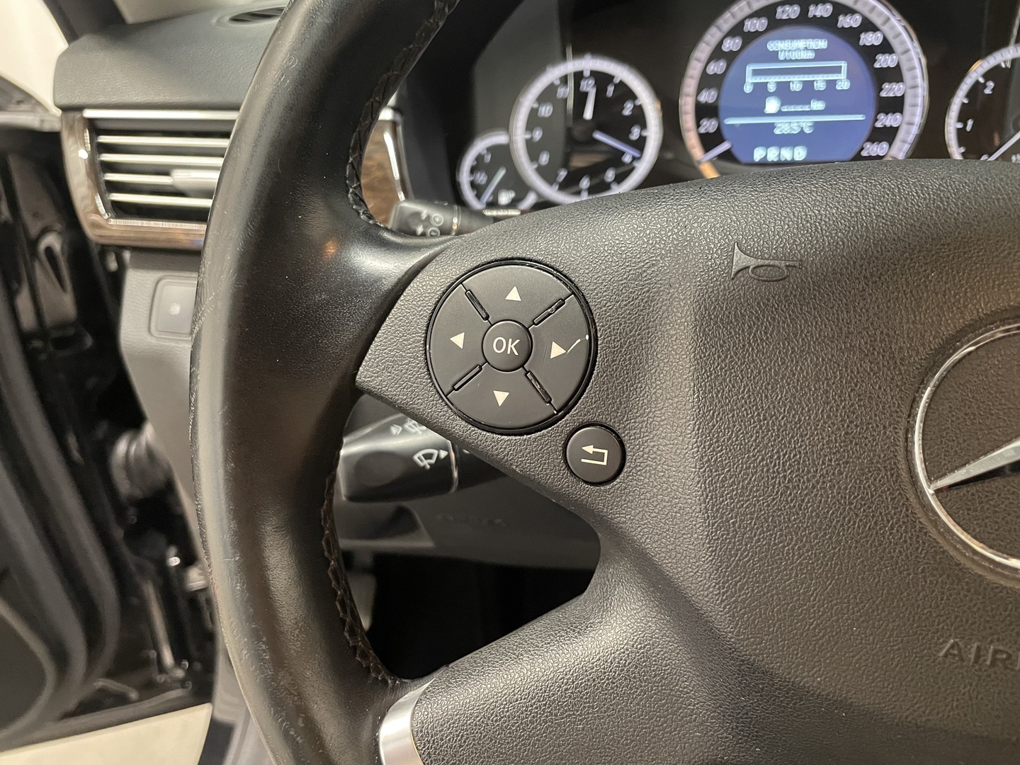 MERCEDES-BENZ E 2010