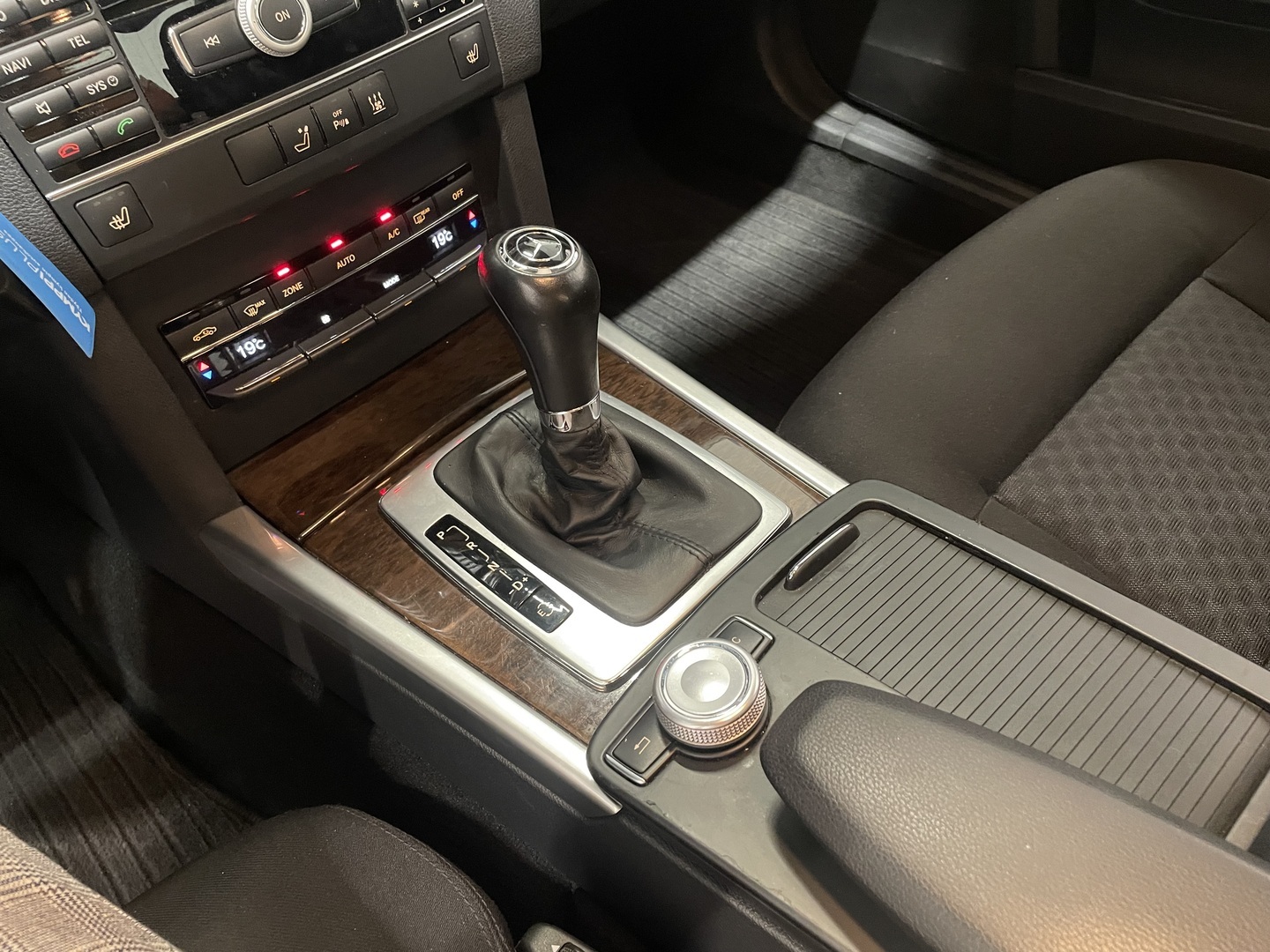 MERCEDES-BENZ E 2010