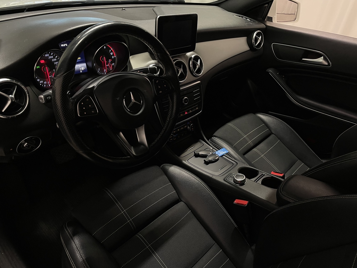 MERCEDES-BENZ CLA 2016