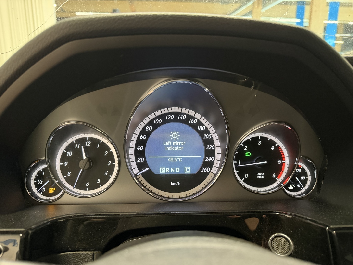 MERCEDES-BENZ E 2009