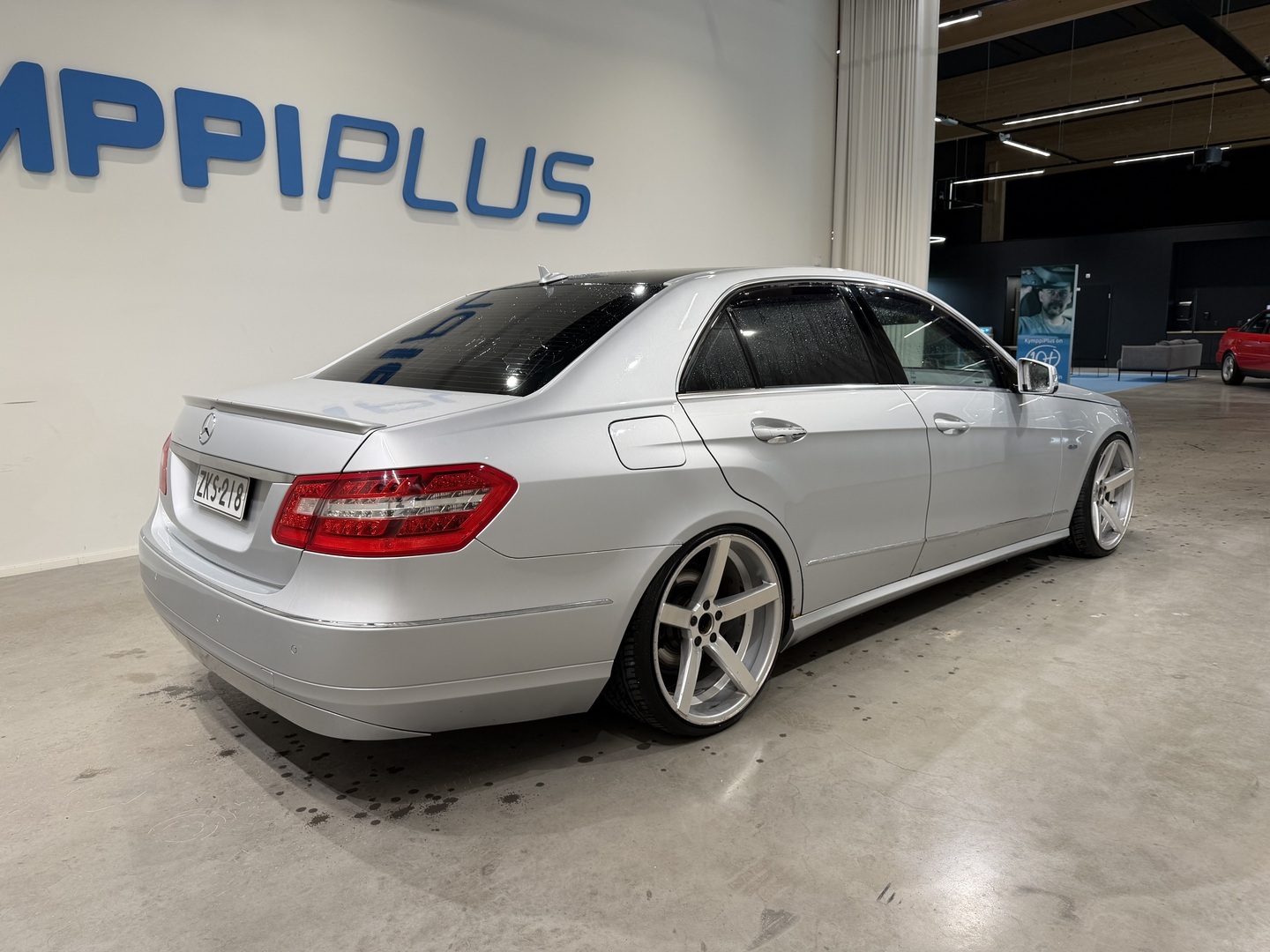 MERCEDES-BENZ E 2009