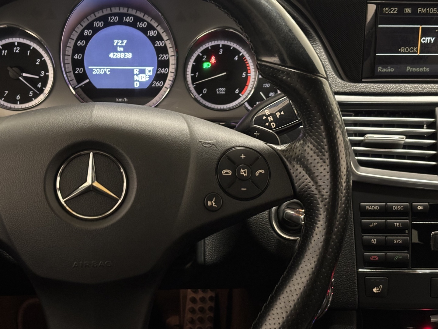 MERCEDES-BENZ E 2010