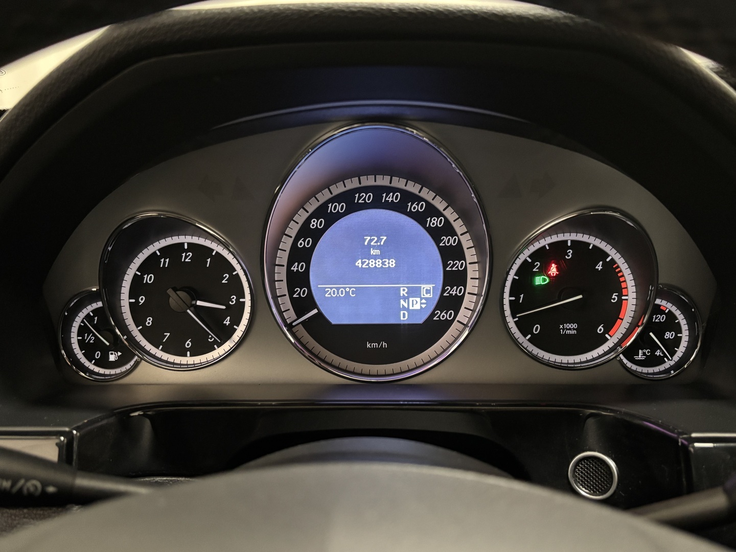 MERCEDES-BENZ E 2010