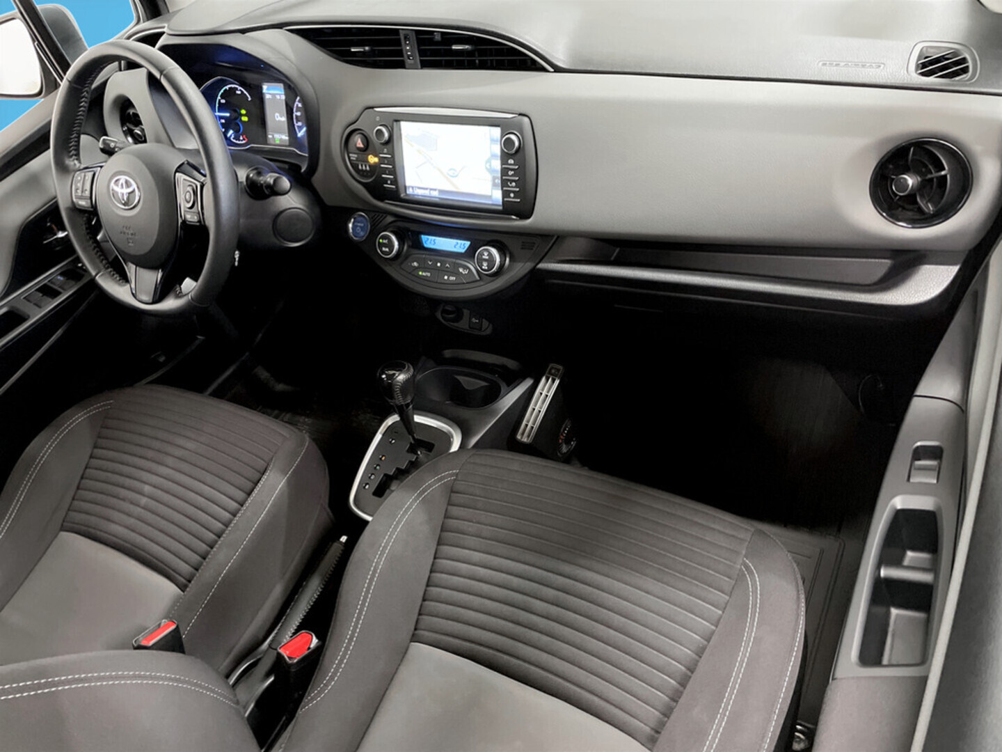 TOYOTA Yaris 2017