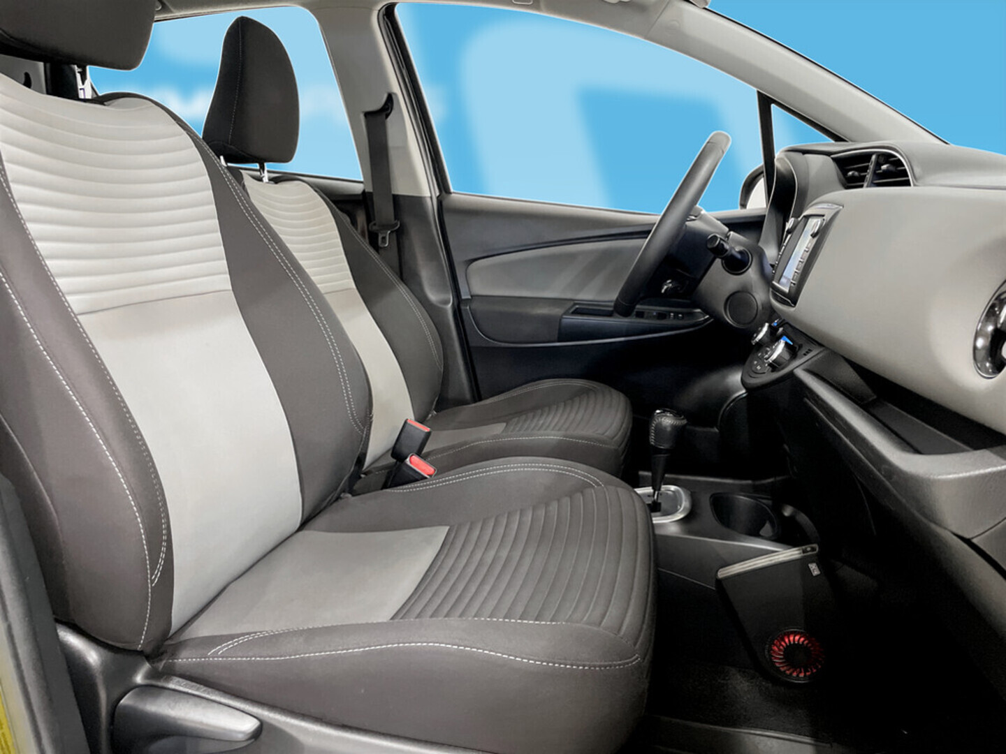 TOYOTA Yaris 2017
