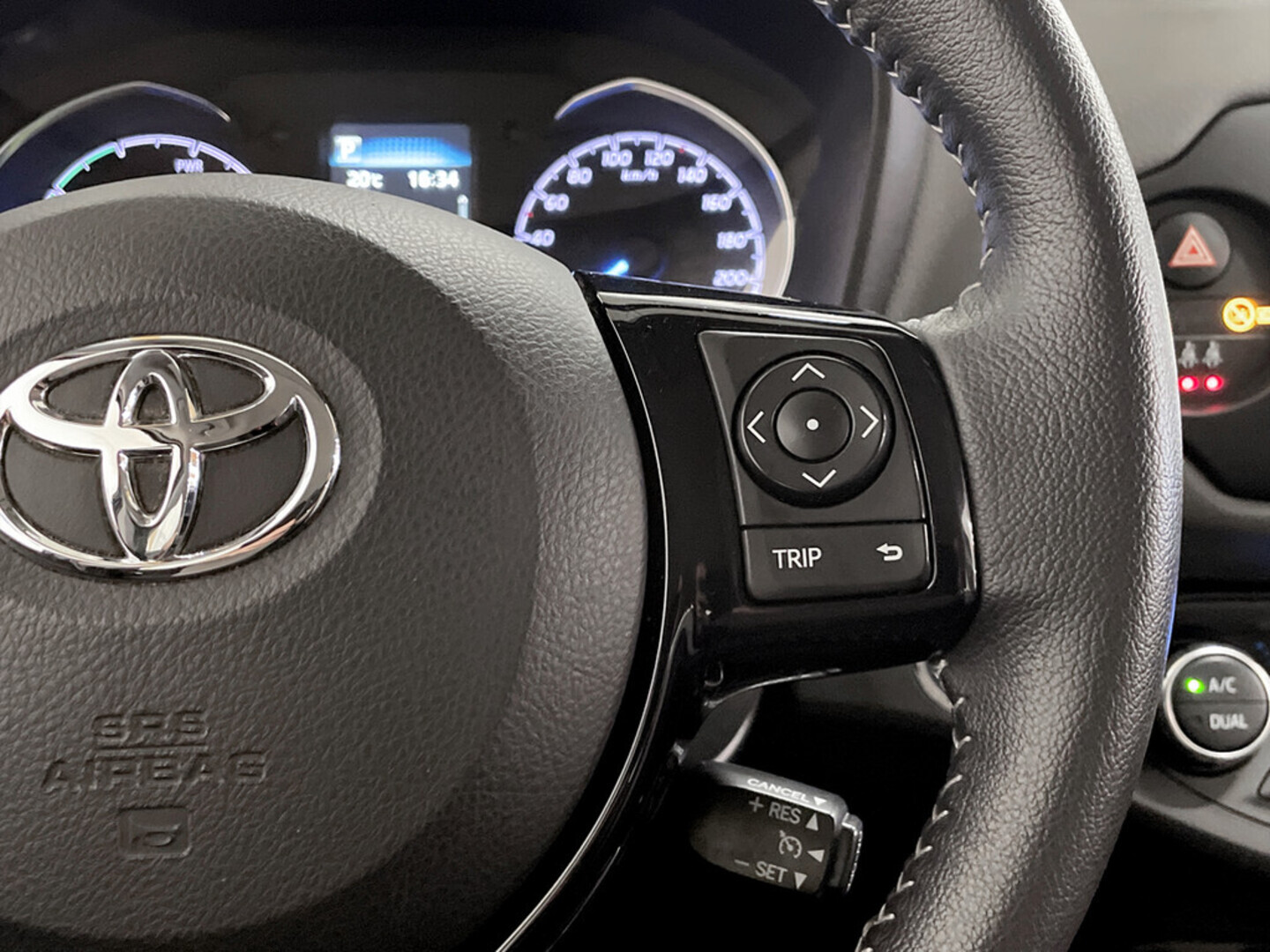 TOYOTA Yaris 2017