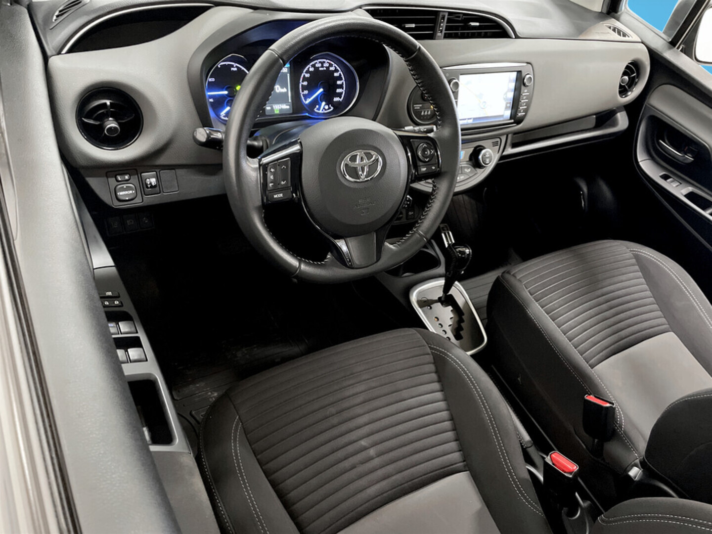 TOYOTA Yaris 2017