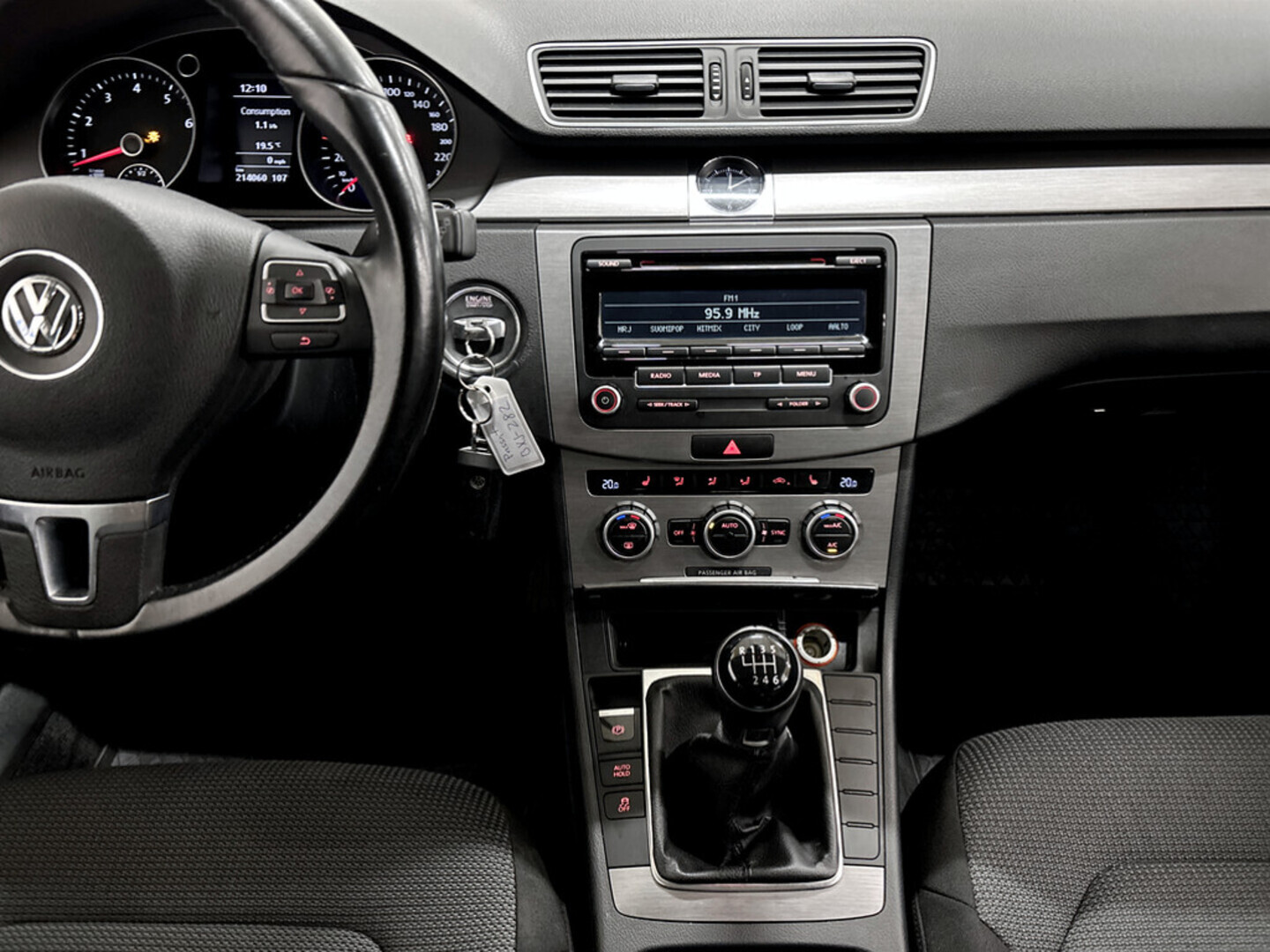 VOLKSWAGEN Passat 2013
