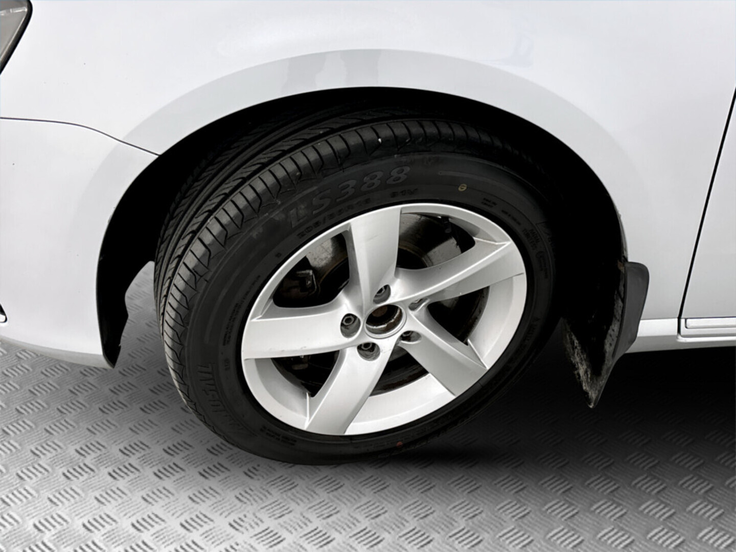 VOLKSWAGEN Passat 2013