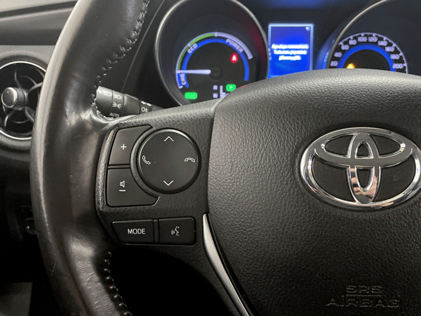 TOYOTA Auris 2015