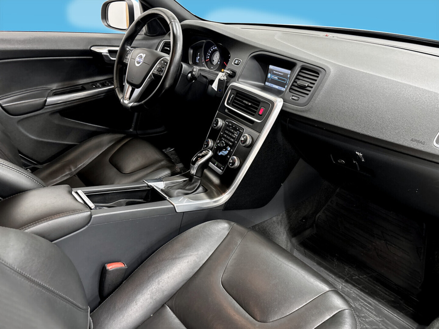 VOLVO V60 2015