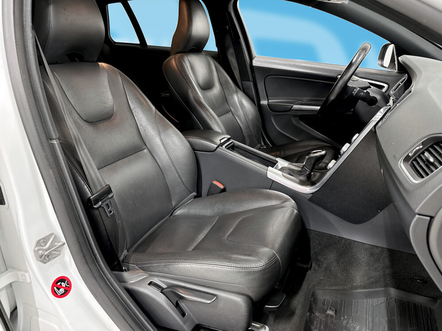 VOLVO V60 2015