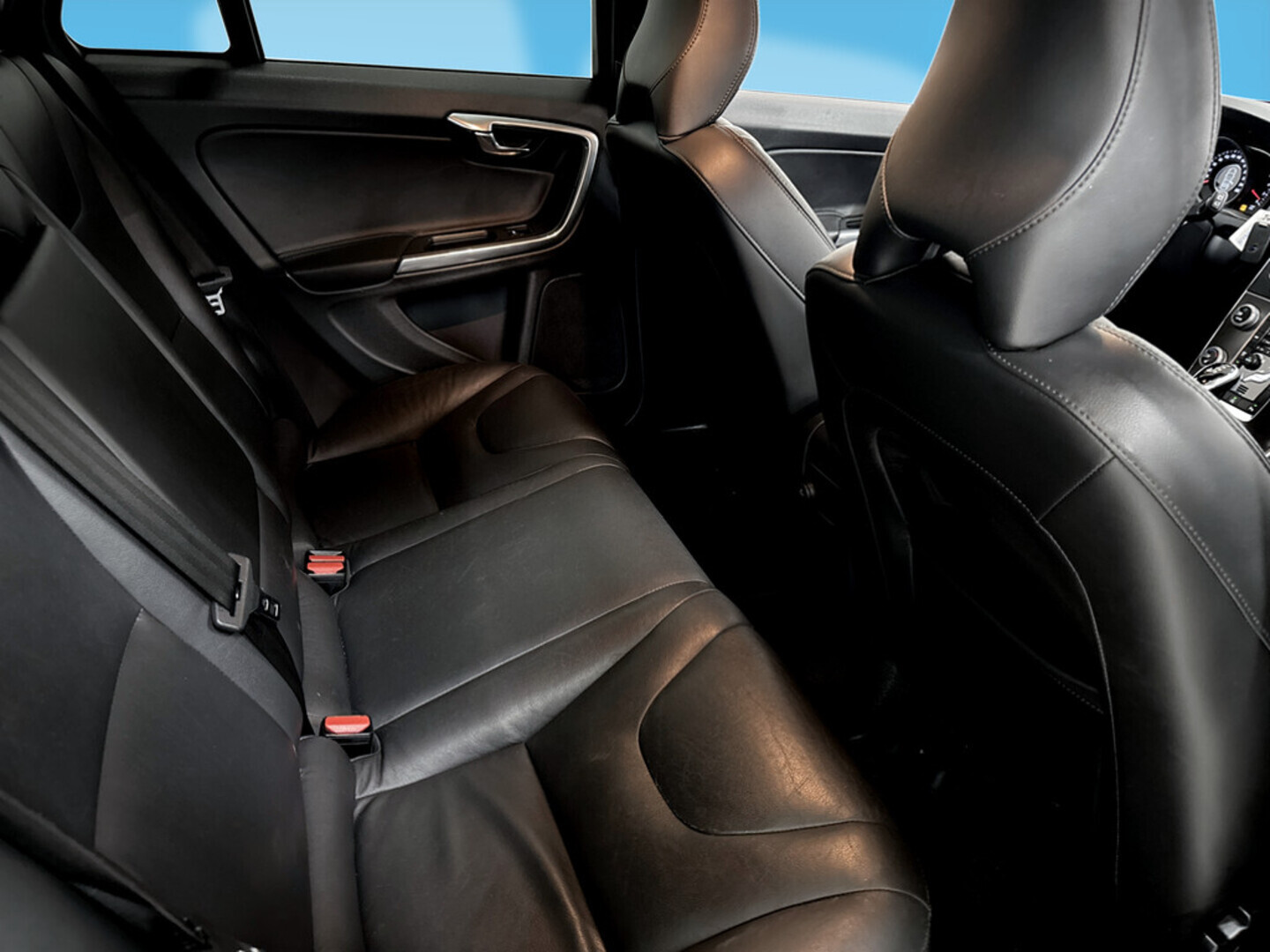 VOLVO V60 2015