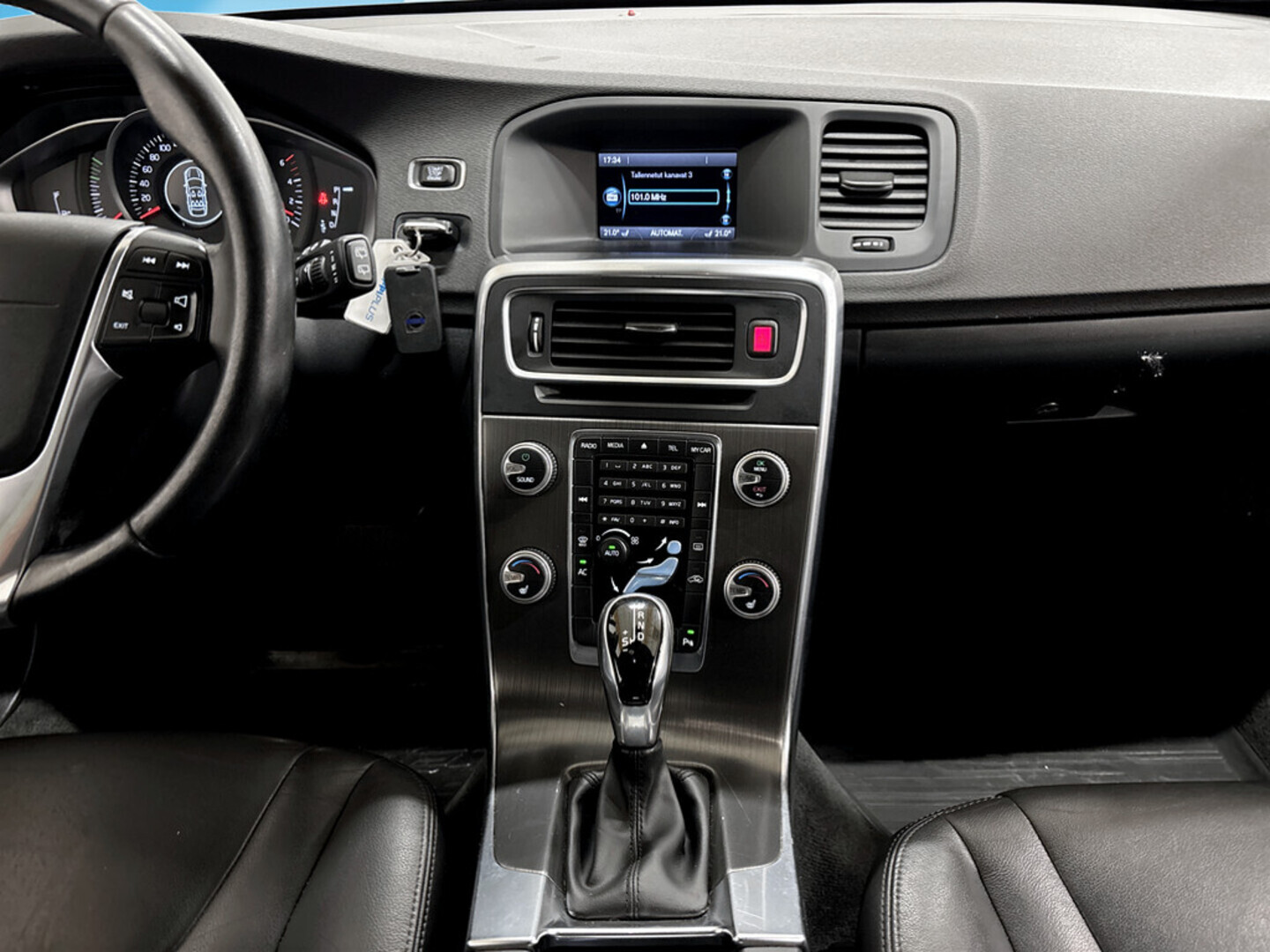 VOLVO V60 2015