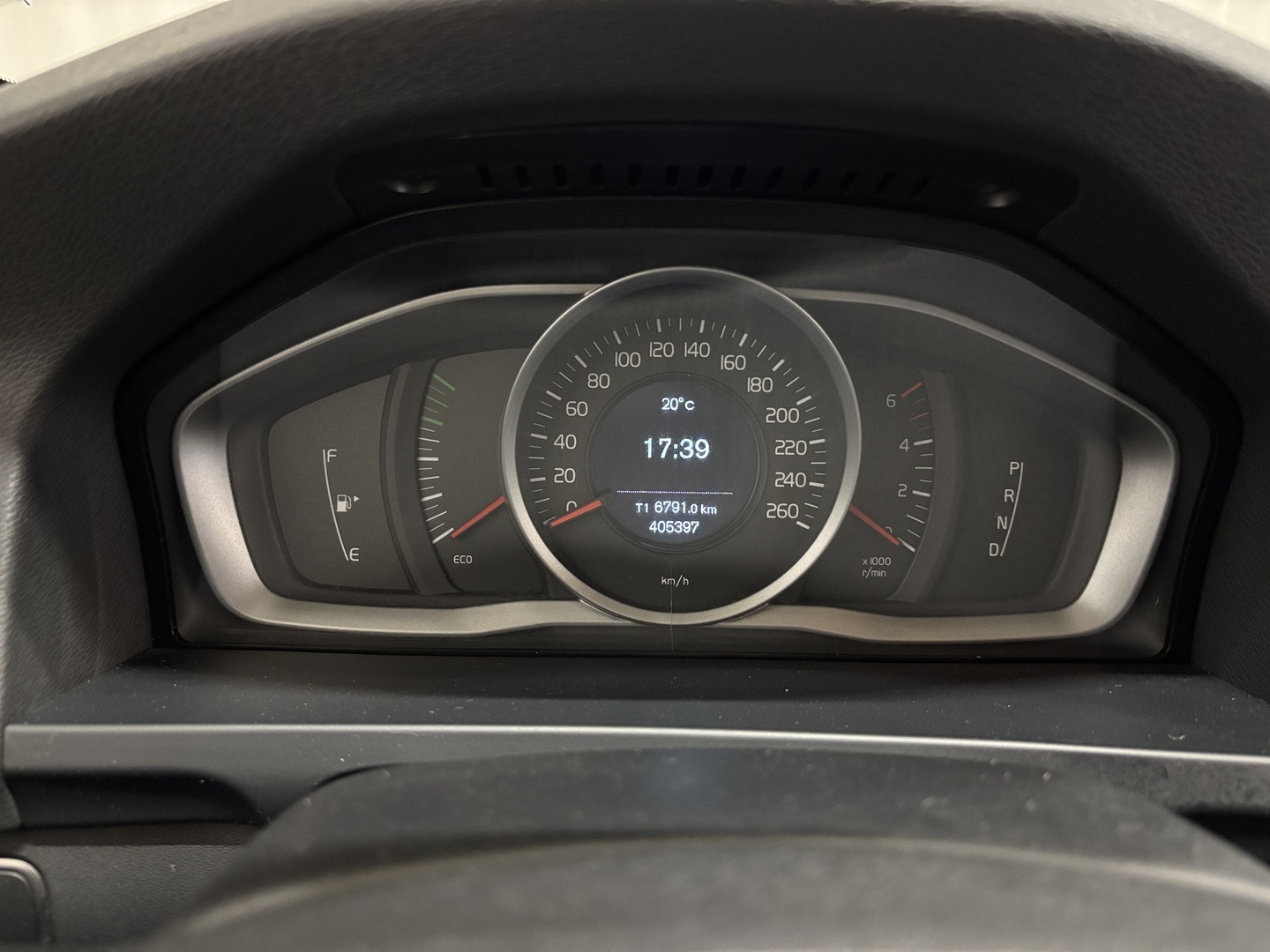 VOLVO V60 2015