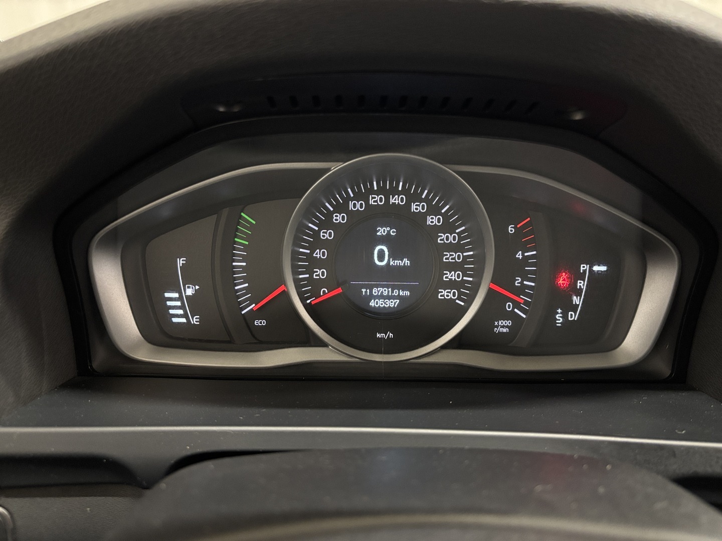 VOLVO V60 2015