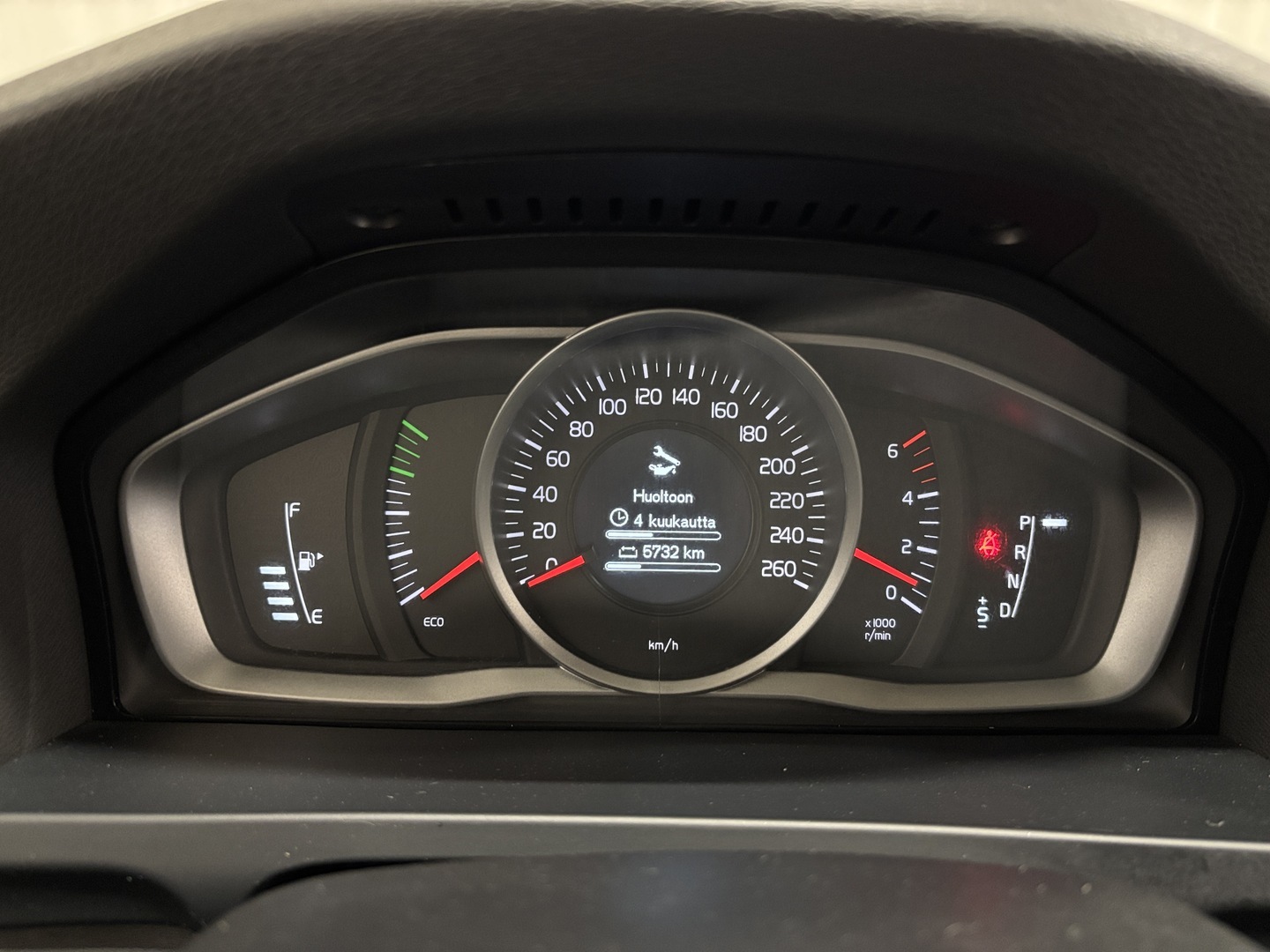 VOLVO V60 2015
