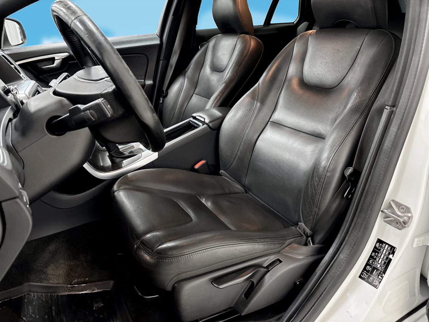 VOLVO V60 2015
