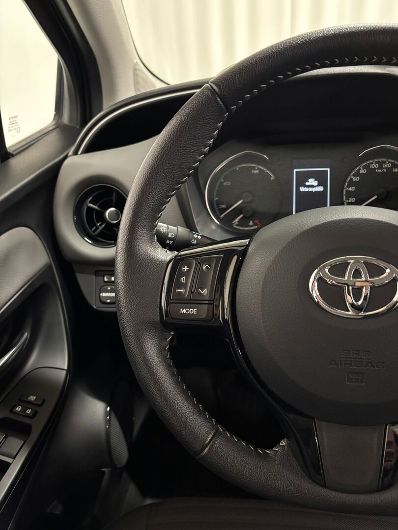 TOYOTA Yaris 2018