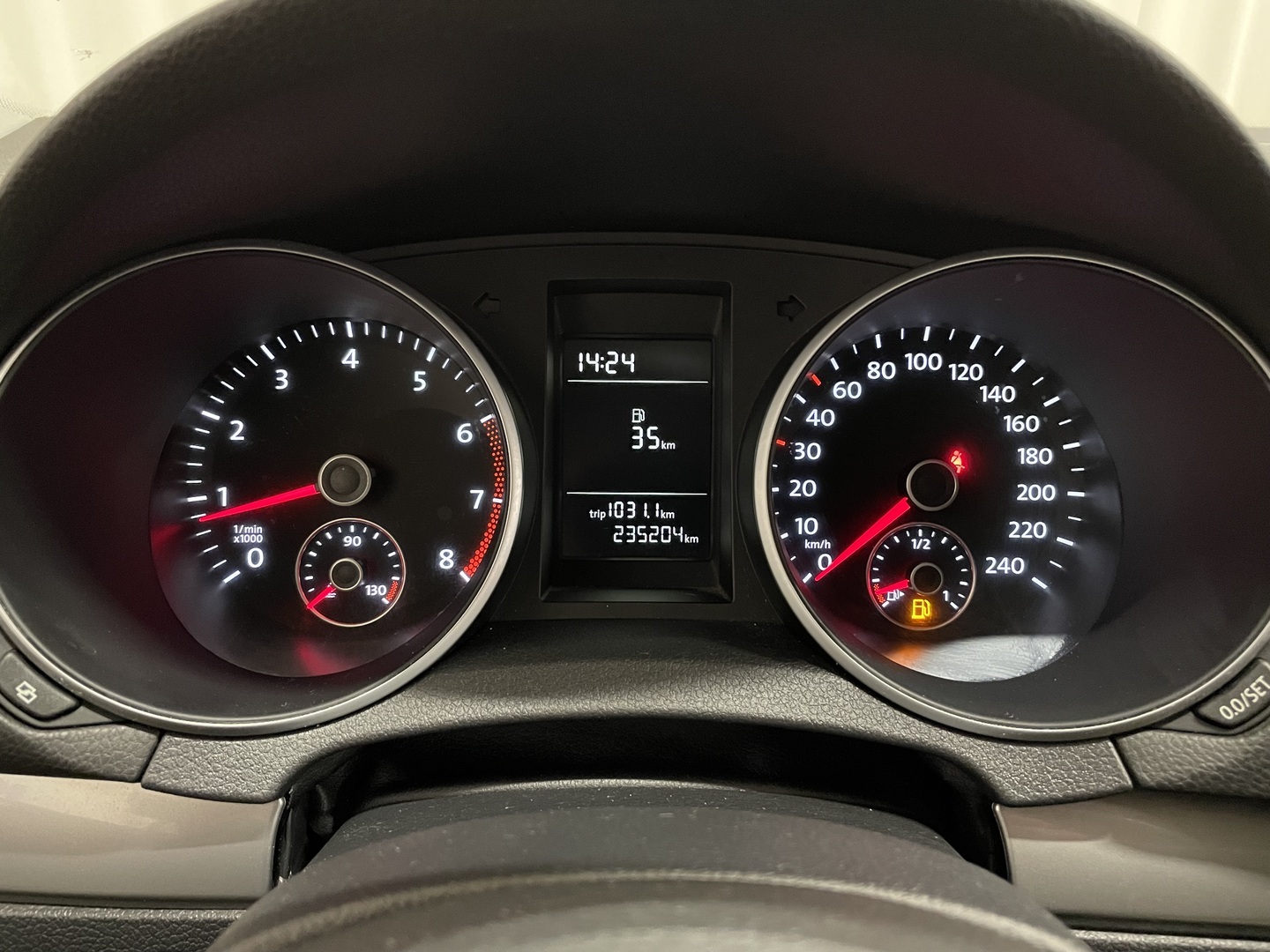 VOLKSWAGEN Golf 2012