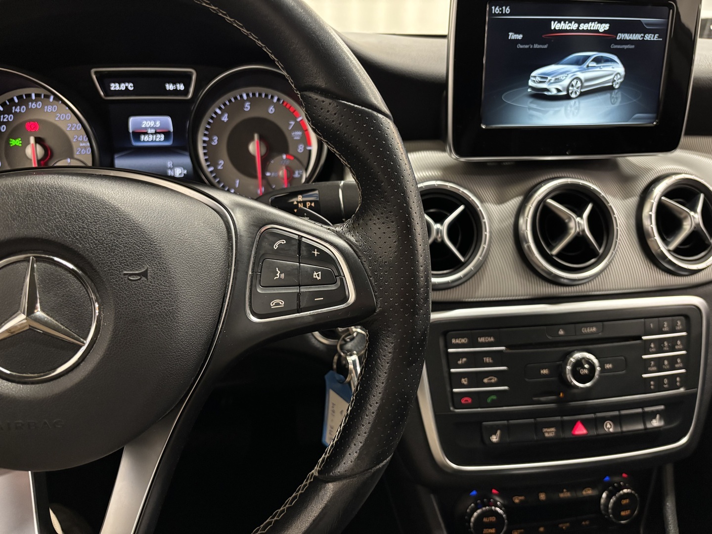 MERCEDES-BENZ CLA 2016