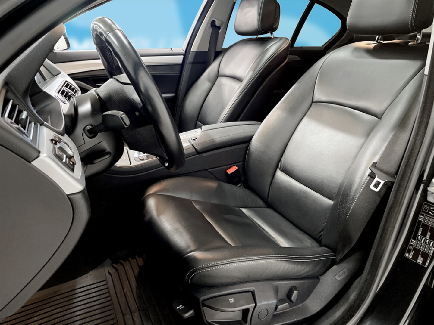 BMW 523 2011