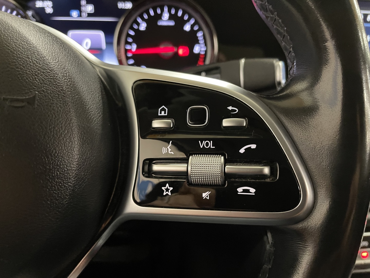 MERCEDES-BENZ E 2019