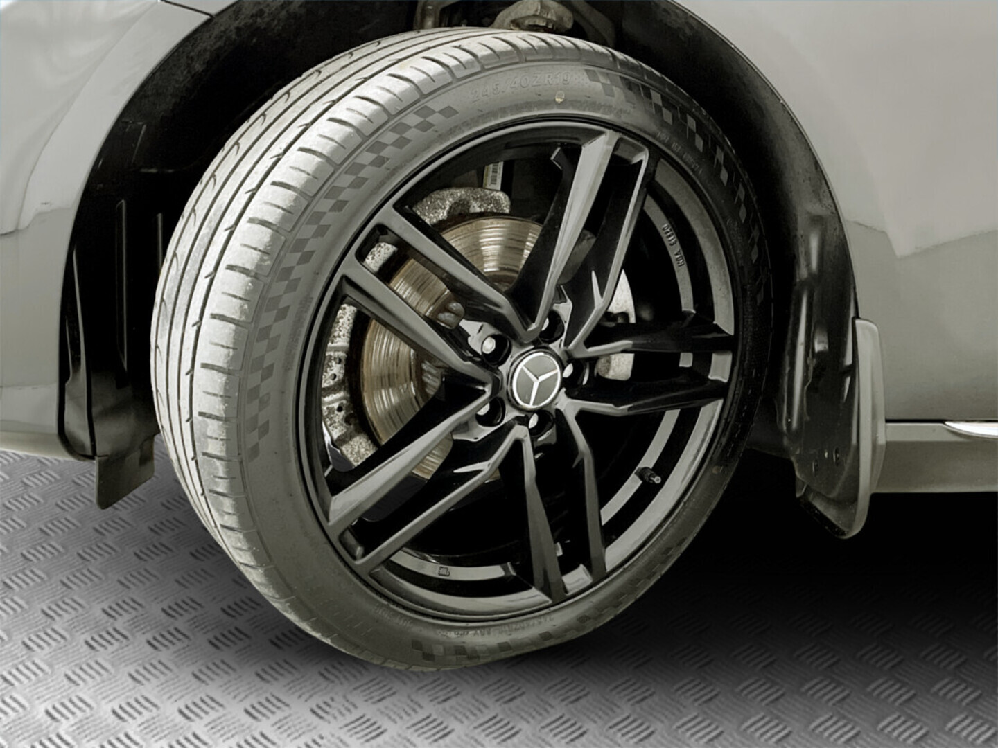MERCEDES-BENZ E 2019
