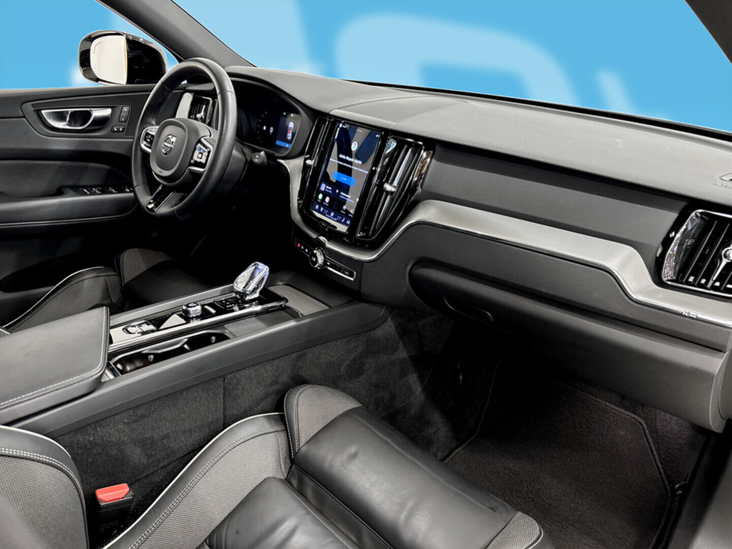 VOLVO XC60 2023