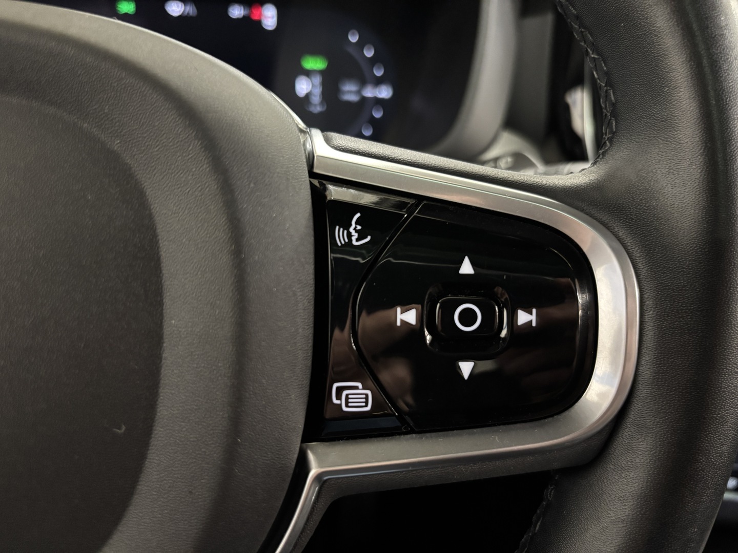 VOLVO XC60 2023