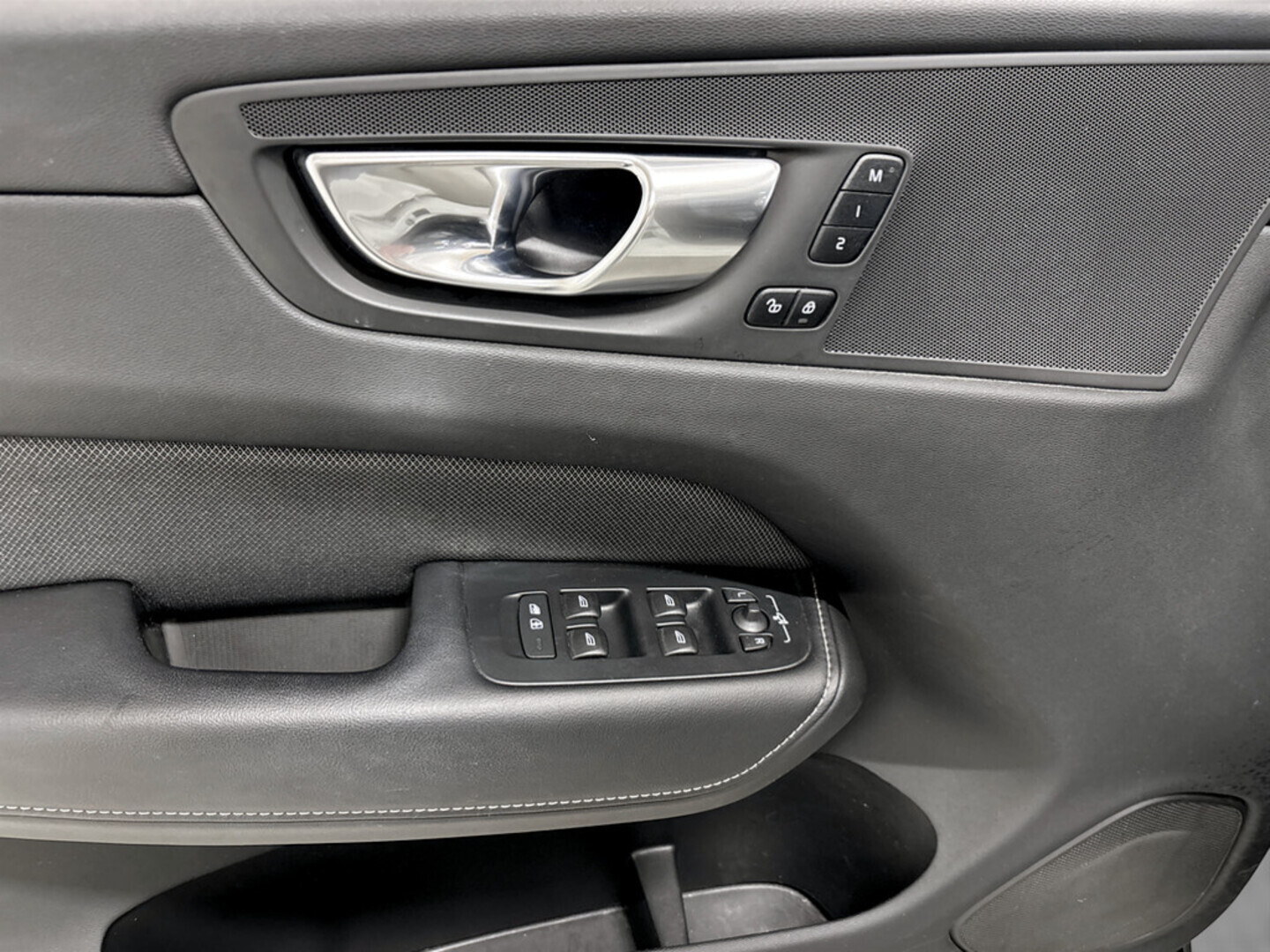 VOLVO XC60 2023