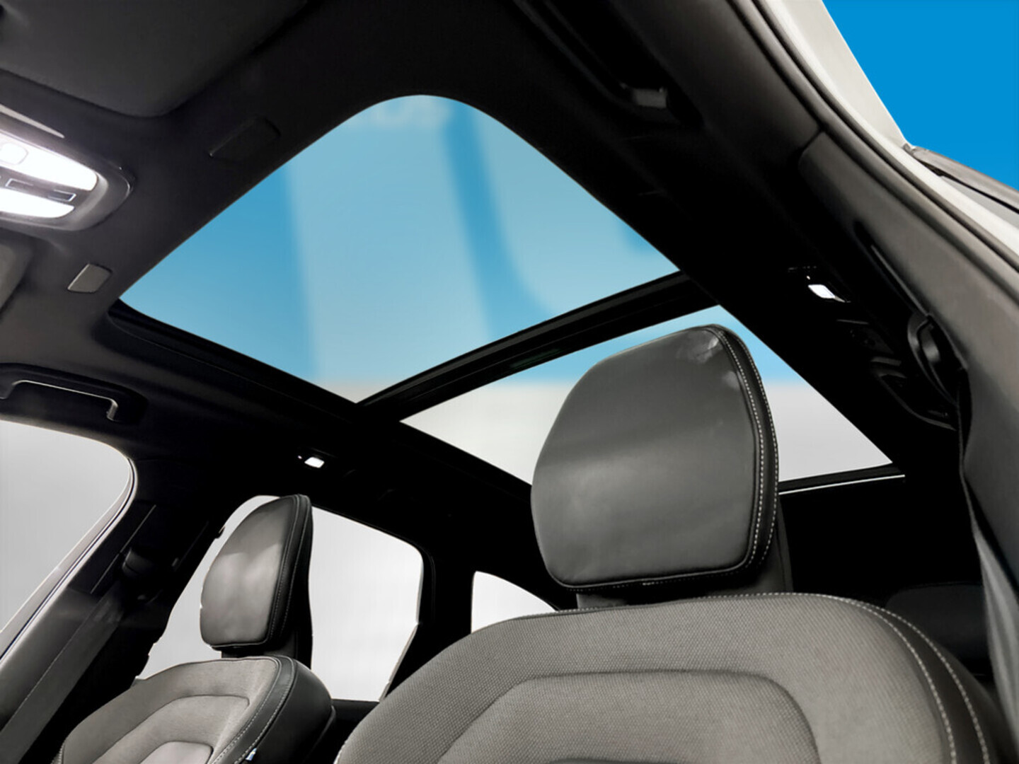 VOLVO XC60 2023