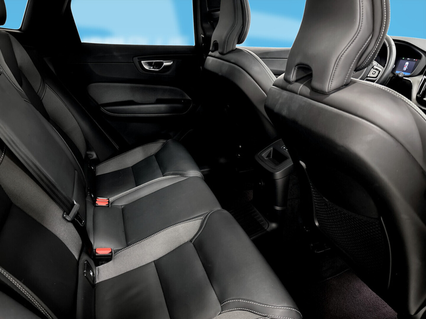VOLVO XC60 2023