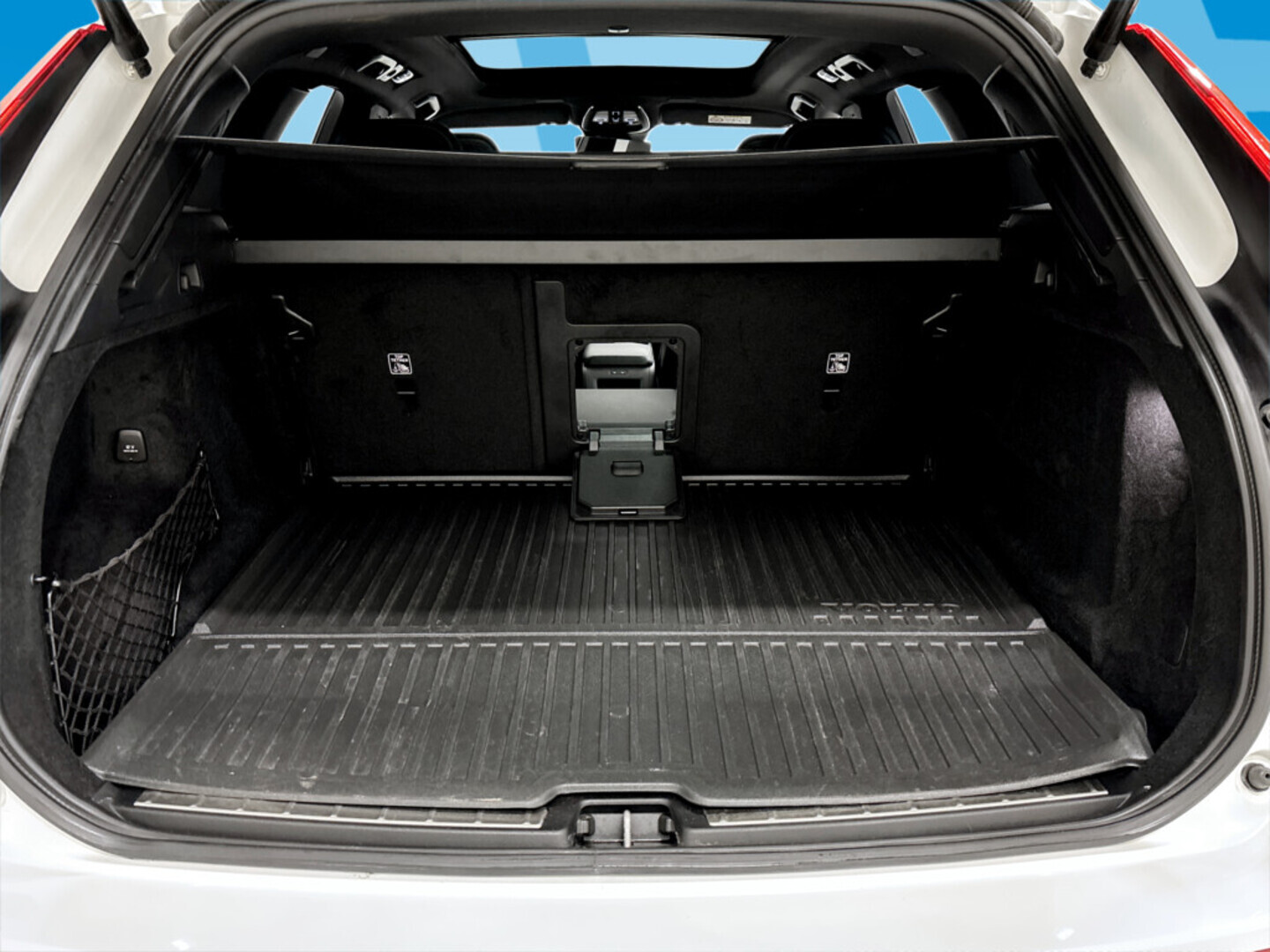 VOLVO XC60 2023