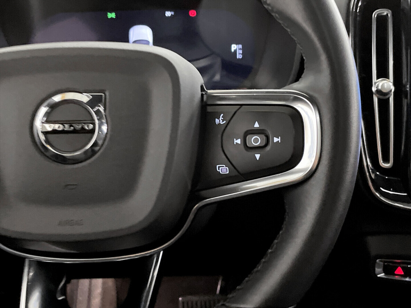 VOLVO C40 2023