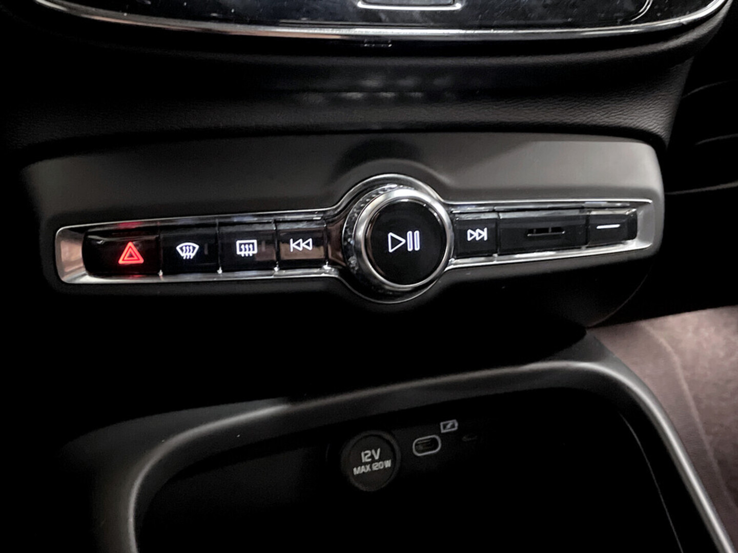 VOLVO C40 2023