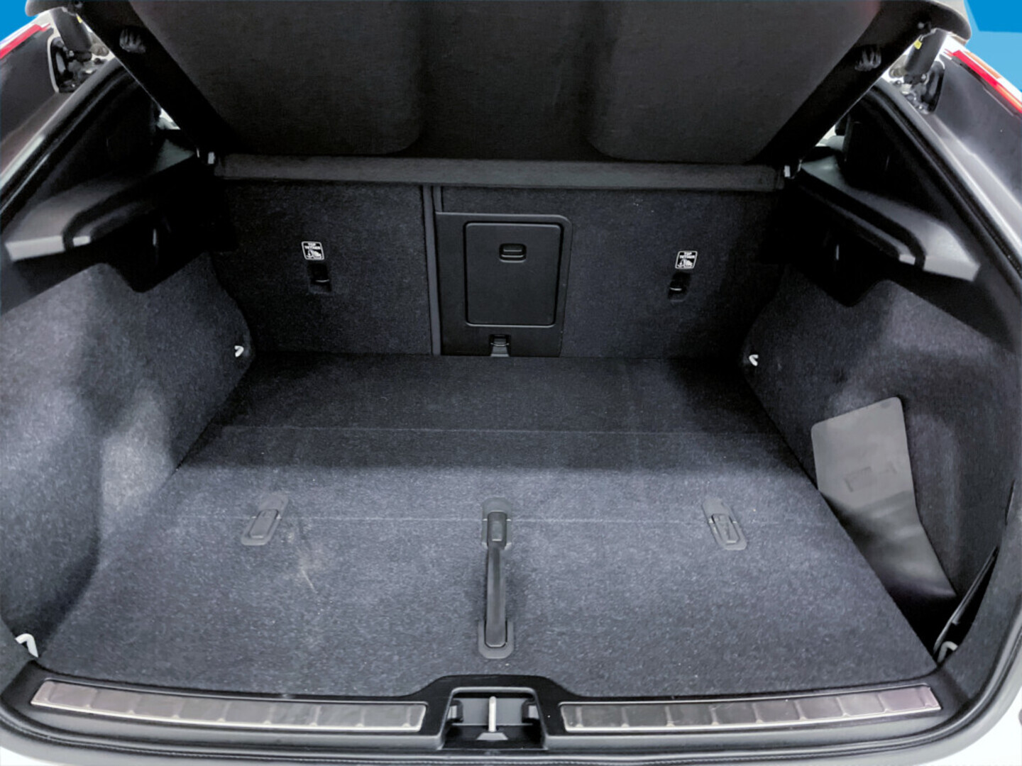 VOLVO C40 2023