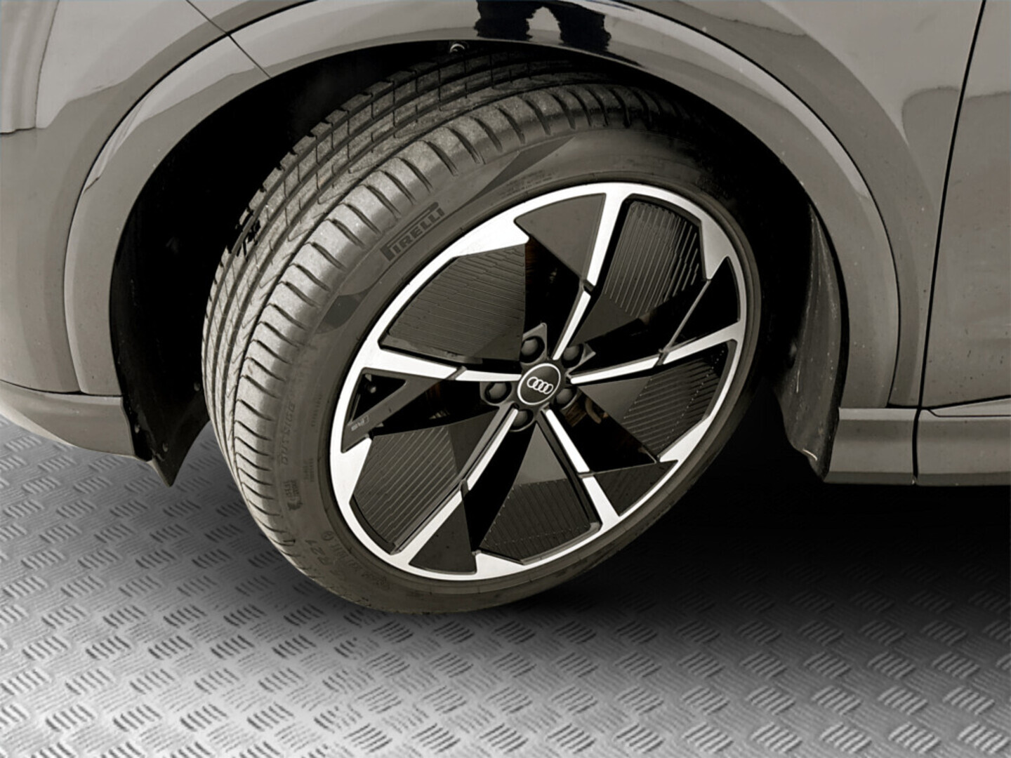 AUDI Q4 e-tron 2022