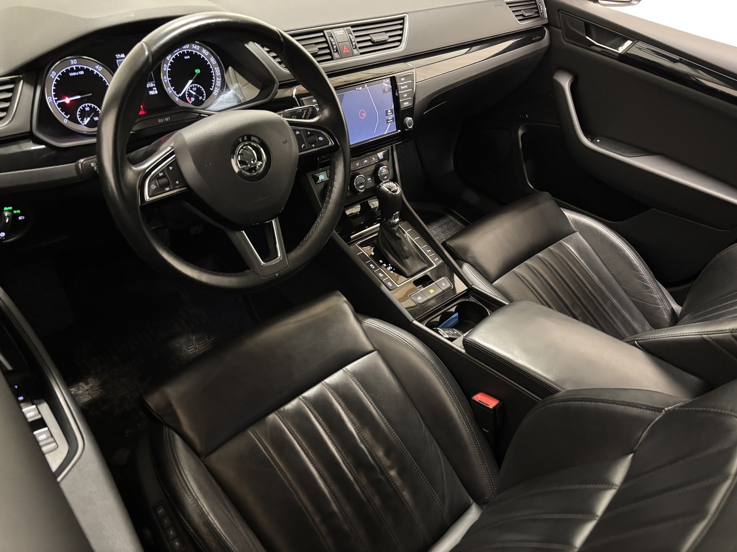 SKODA Superb 2016