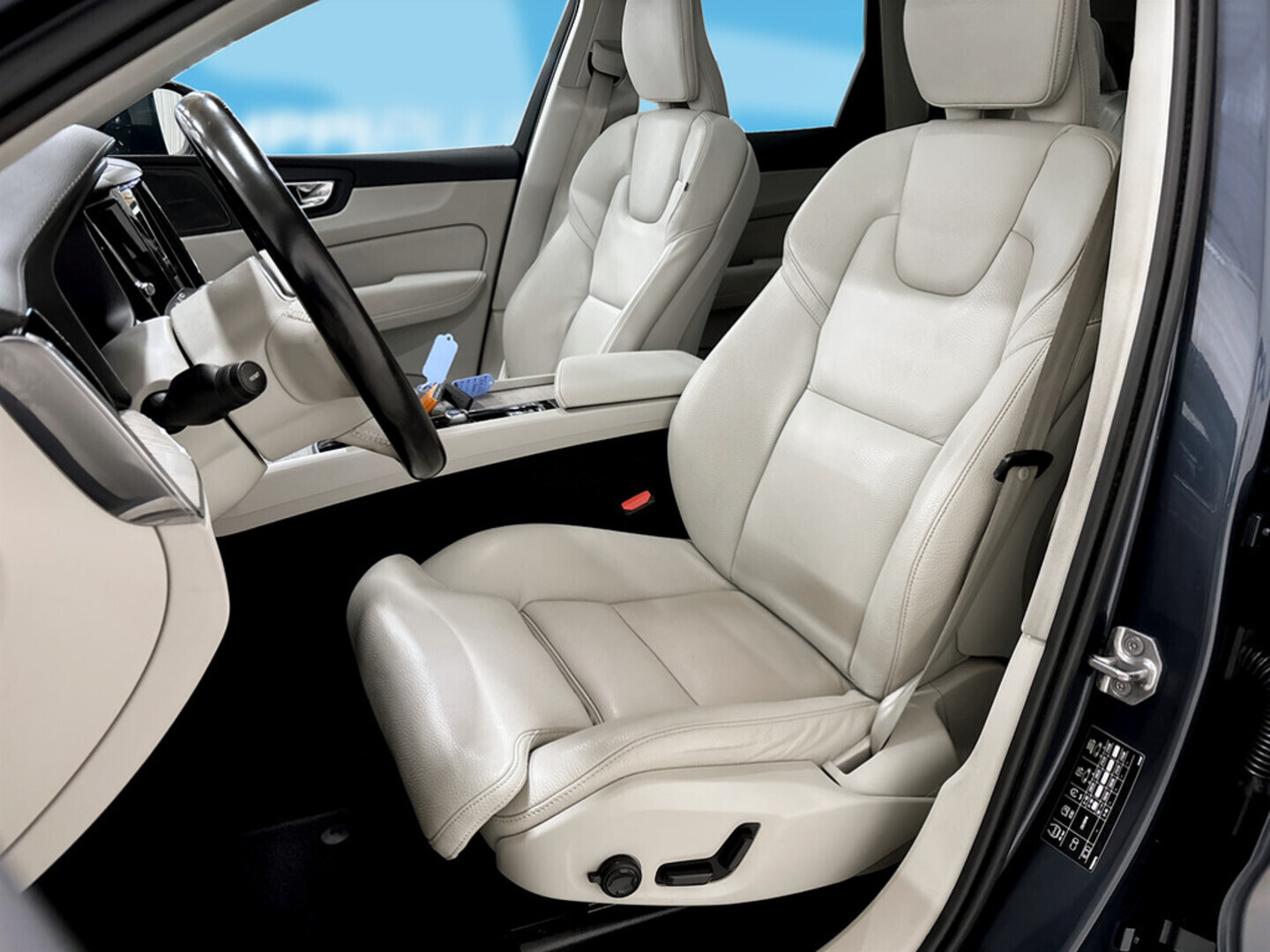 VOLVO XC60 2021