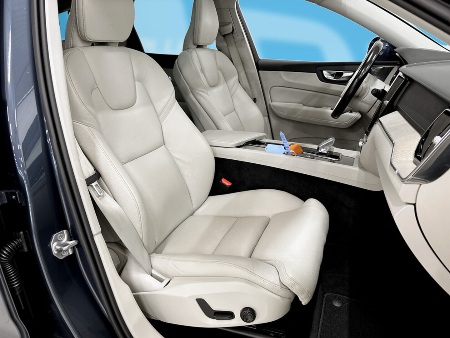 VOLVO XC60 2021