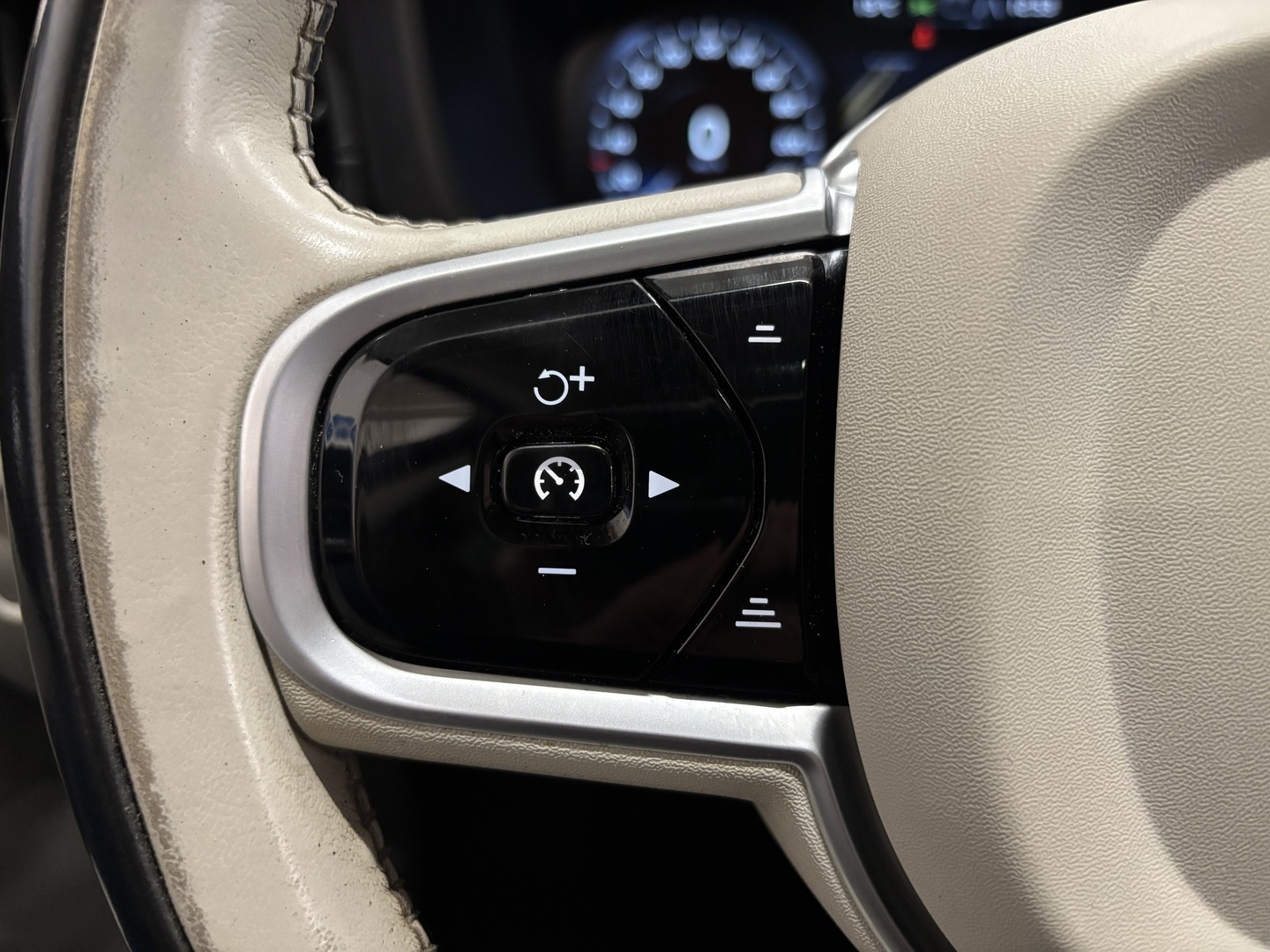 VOLVO XC60 2021