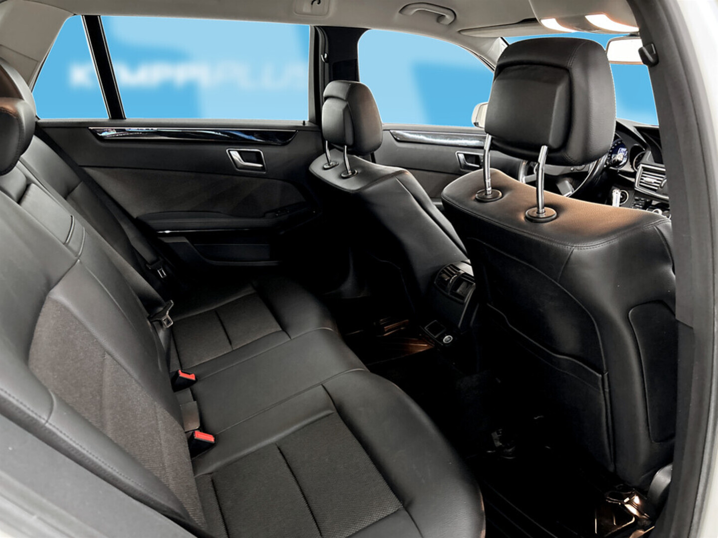 MERCEDES-BENZ E 2013