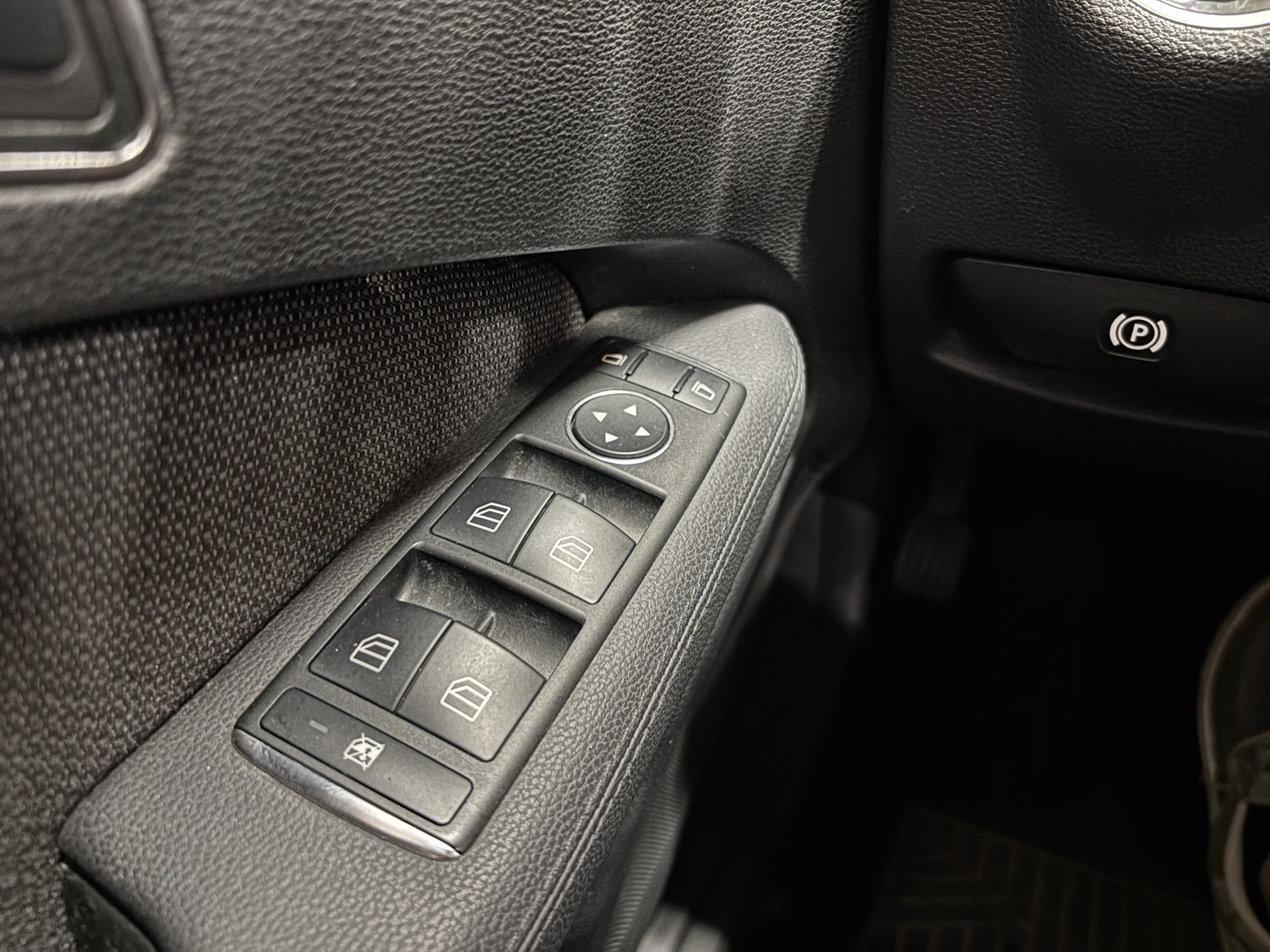 MERCEDES-BENZ E 2013