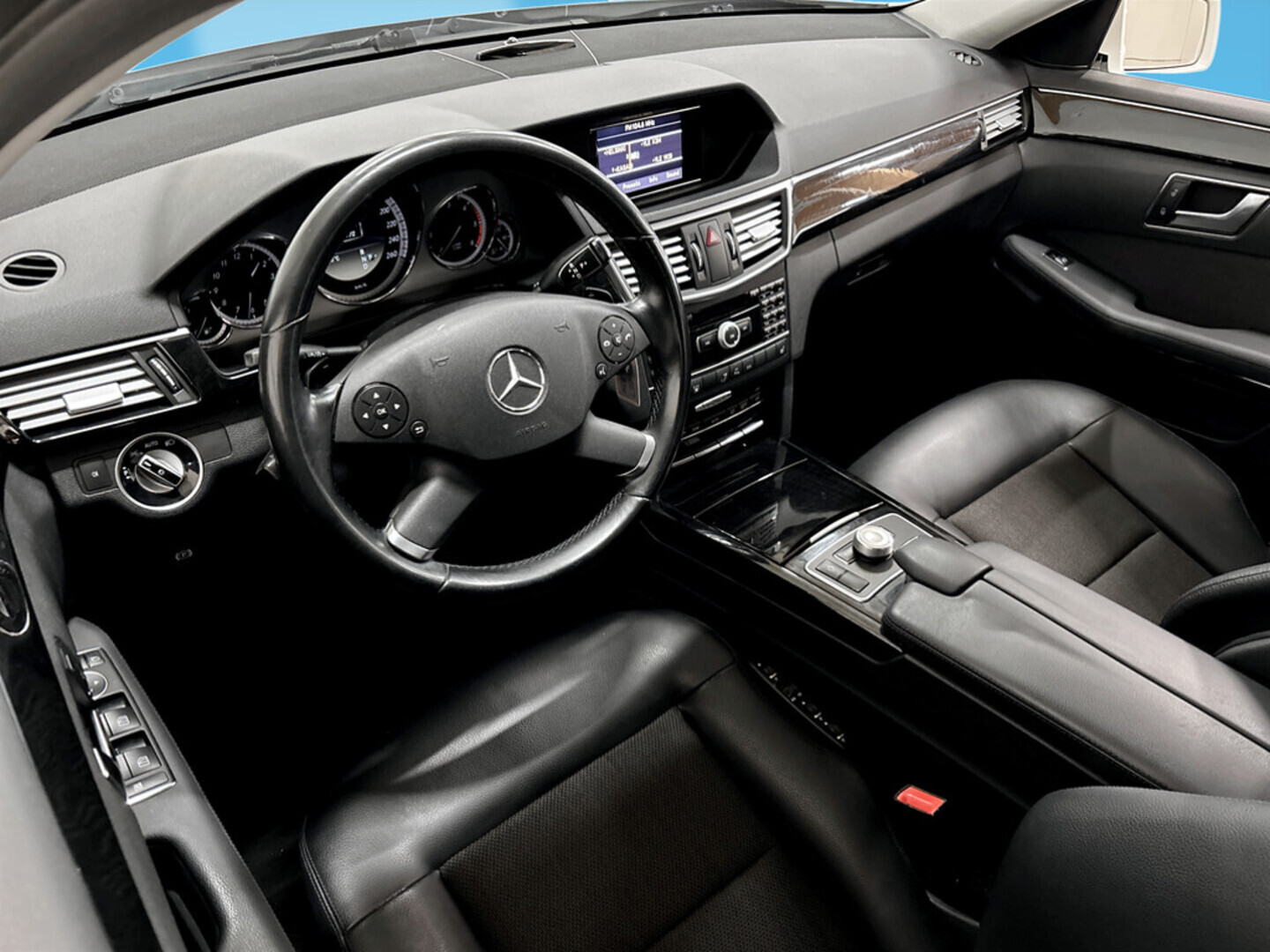 MERCEDES-BENZ E 2013