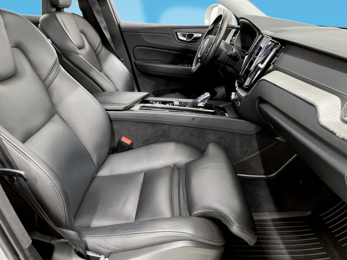 VOLVO XC60 2021