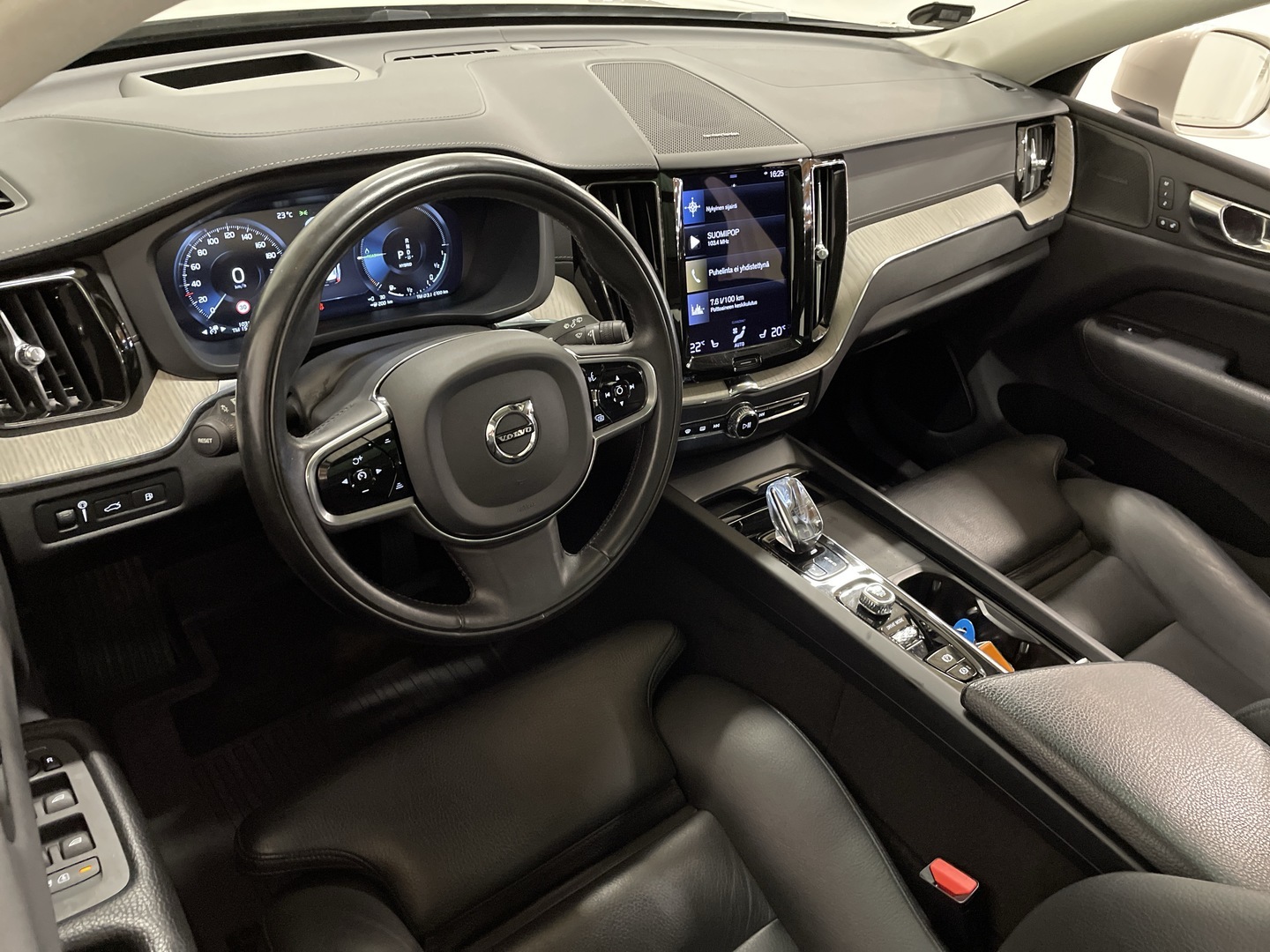 VOLVO XC60 2021