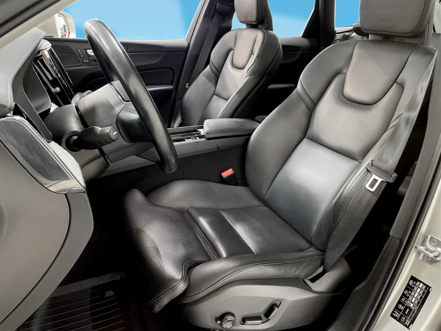 VOLVO XC60 2021