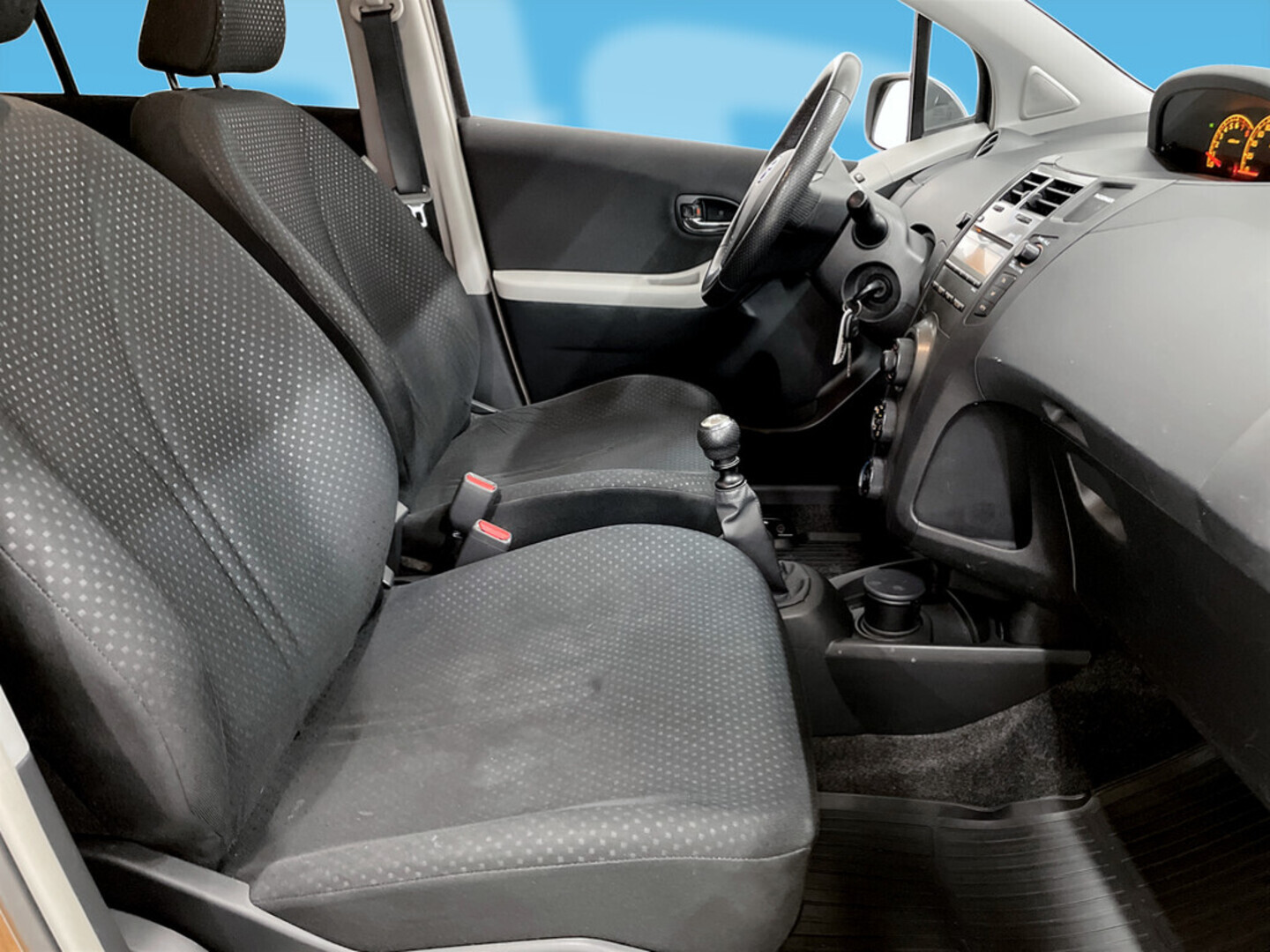 TOYOTA Yaris 2011