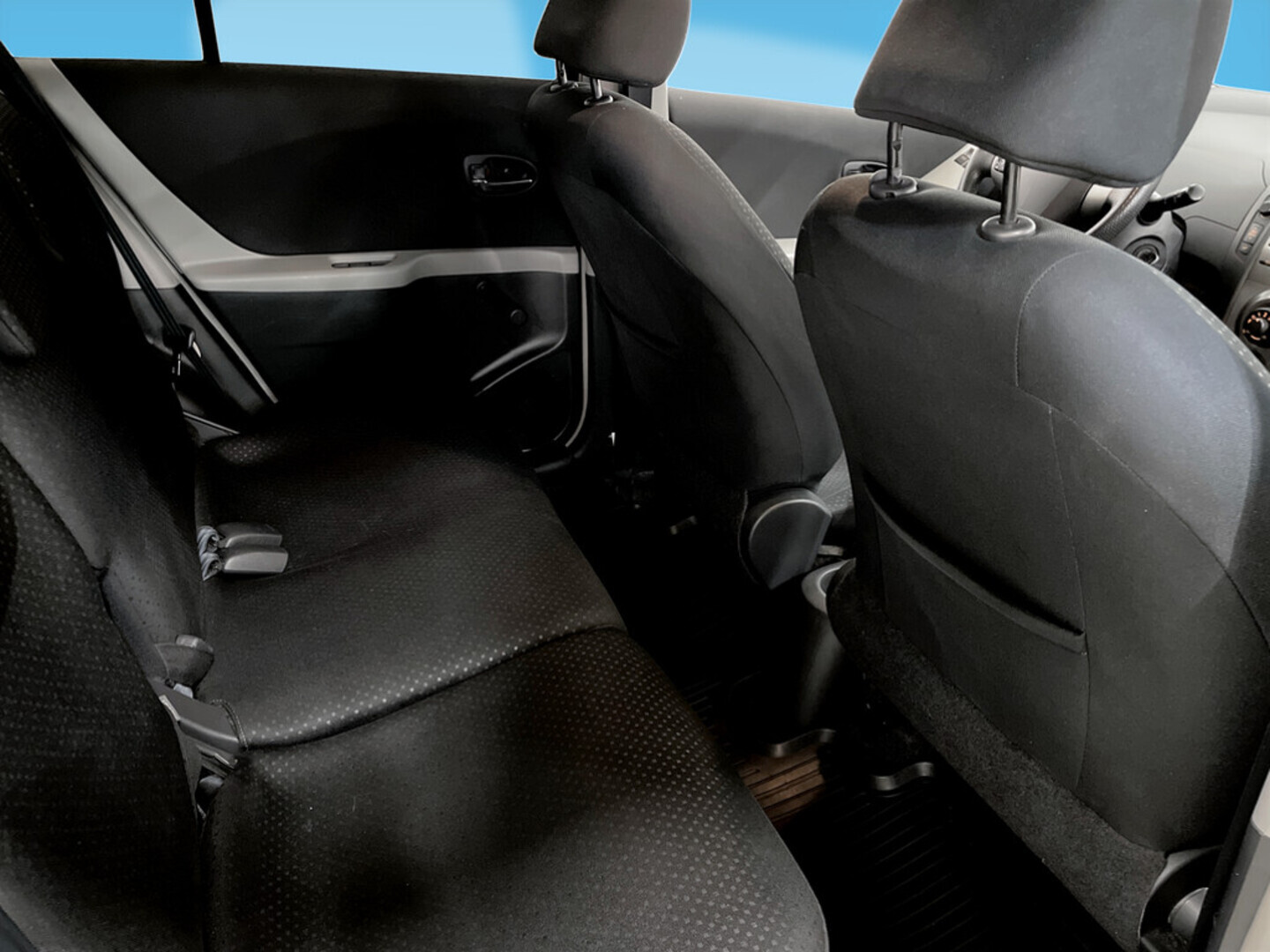 TOYOTA Yaris 2011